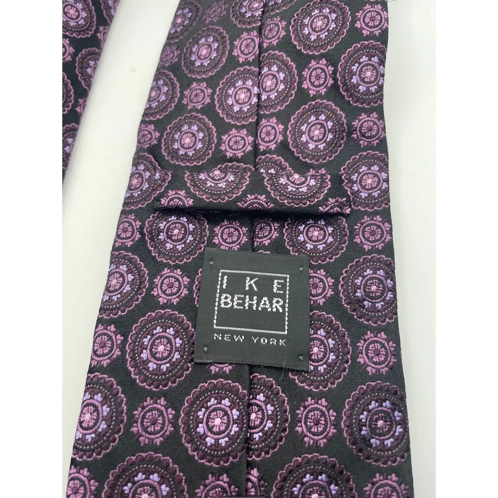 Ike Behar New York Mens Silk Tie Purple Black Medallion Geometric Hand Tailored